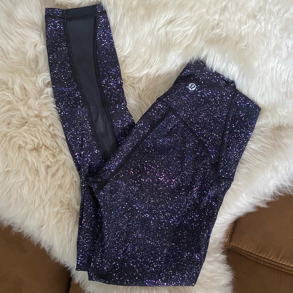 Lululemon 3/4 pants size 4 galaxy pattern leggings with mesh panels